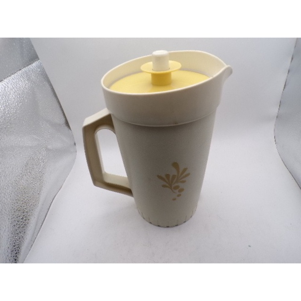 Vintage Tupperware 1 Quart Pitcher 874-7 Almond Harvest Gold Push Button Lid USA